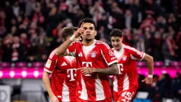 Diaz Mengamuk di Munich: Hat-trick Sensasional, Bayern Lumat Hoffenheim 5-1 dan Melejit Enam Poin di Puncak
