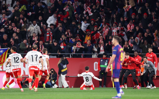 Dua Kali Menerpa Tiang, Ambruk di Menit Akhir: Girona Balikkan Keadaan 2-1 atas Barcelona, Madrid Mantap di Puncak