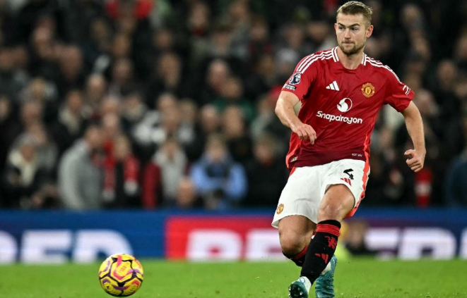 Bayang-Bayang Ketidakpastian: Carrick Tak Bisa Janjikan De Ligt Bermain Lagi Musim Ini