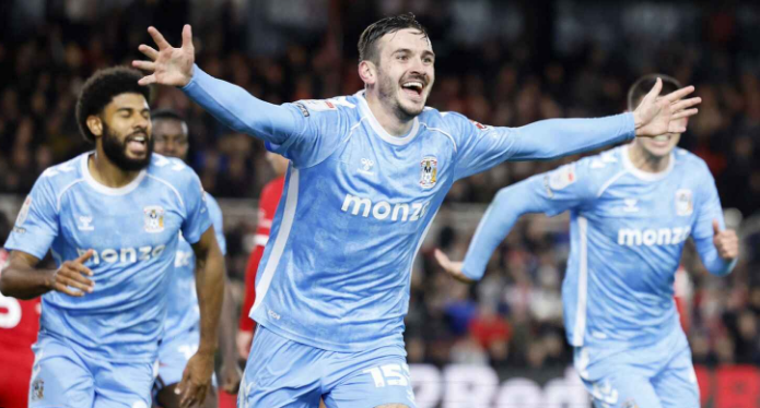 Coventry Makin Tak Terbendung, Para Pesaing Terpeleset di Saat Krusial